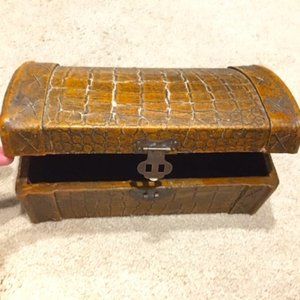 Vintage Faux Alligator Leather Chest Box Felt Lining 9.5x5x4"